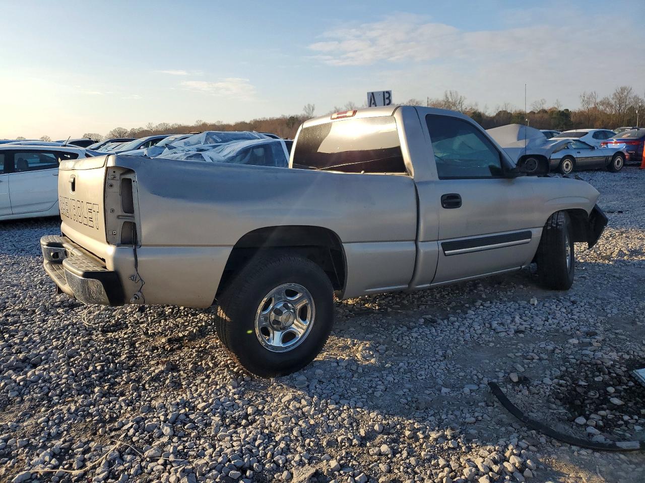 2004 CHEVROLET SILVERADO C1500 photo 3