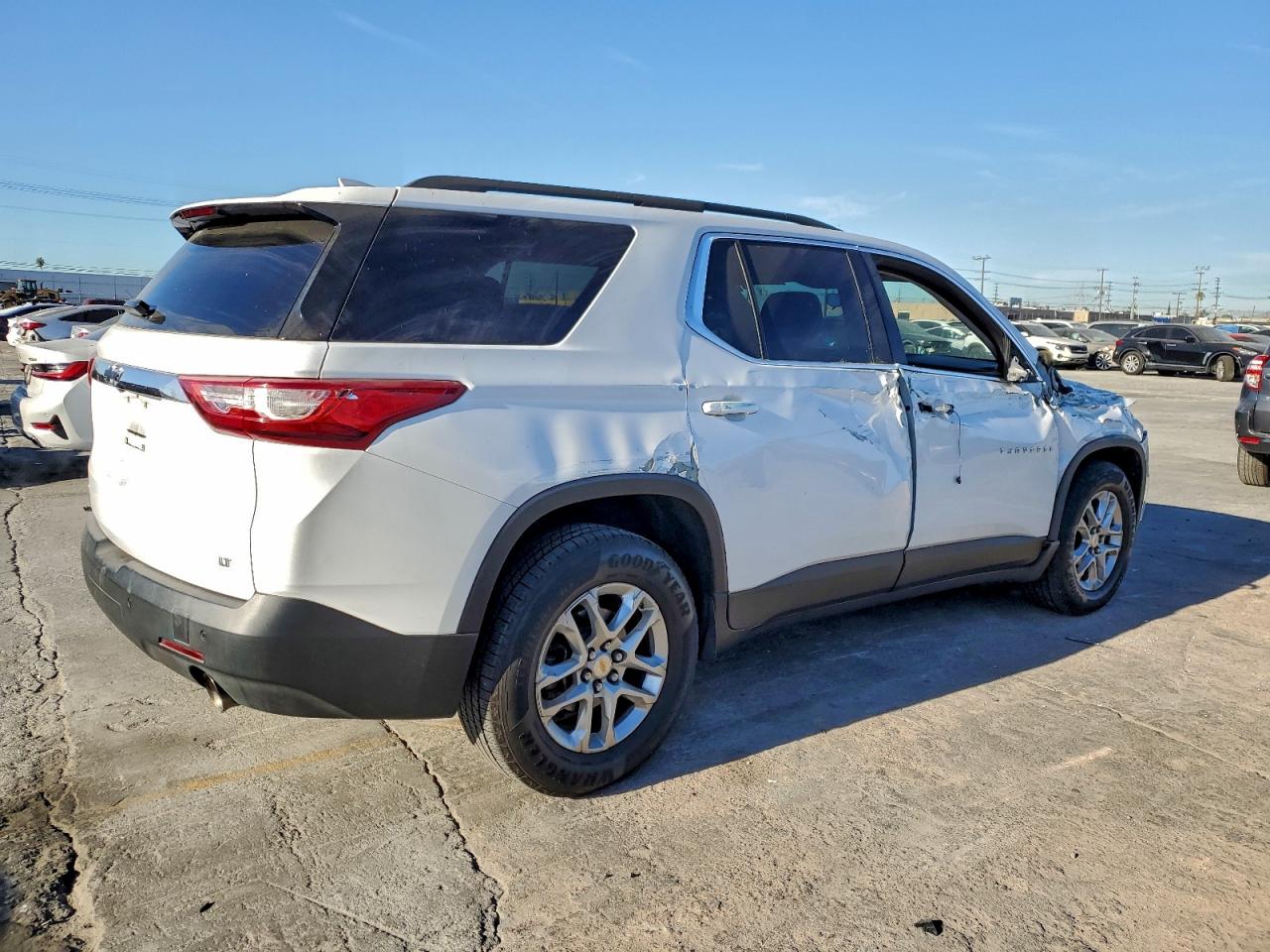 2019 CHEVROLET TRAVERSE LT photo 5
