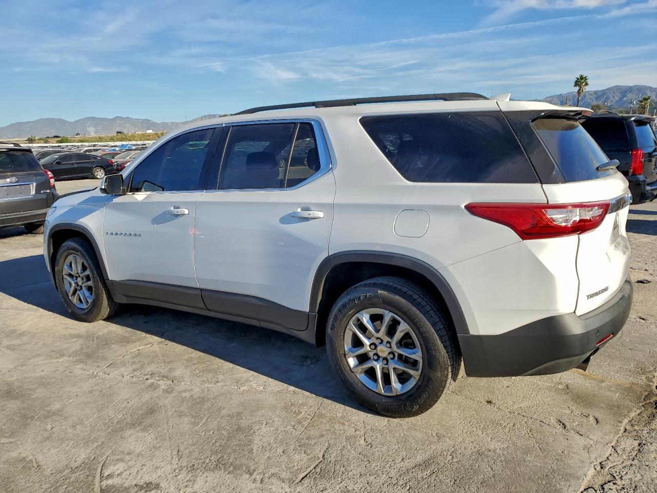 2019 CHEVROLET TRAVERSE LT photo 3
