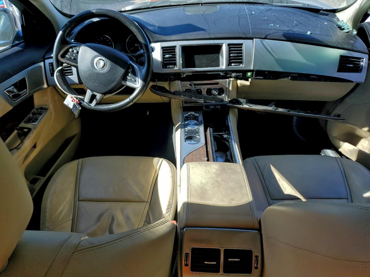 2013 JAGUAR XF photo 22