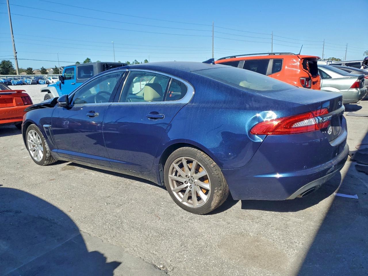 2013 JAGUAR XF photo 4