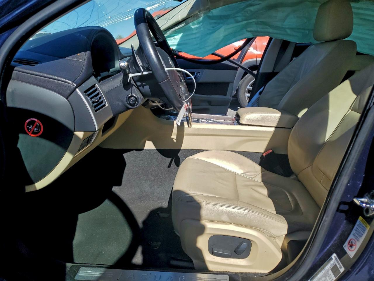 2013 JAGUAR XF photo 19