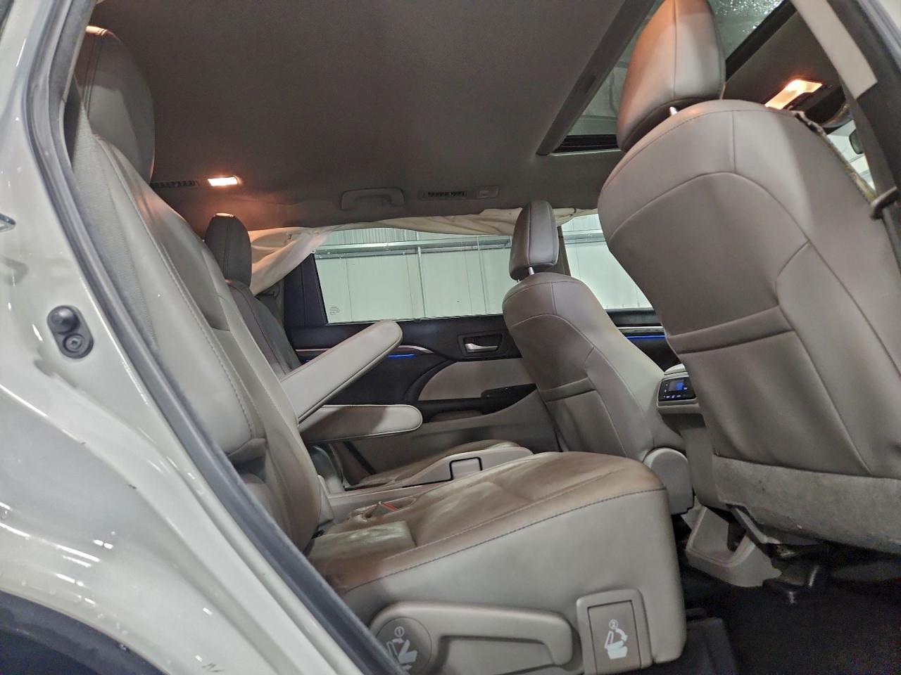 2017 TOYOTA HIGHLANDER LIMITED photo 21