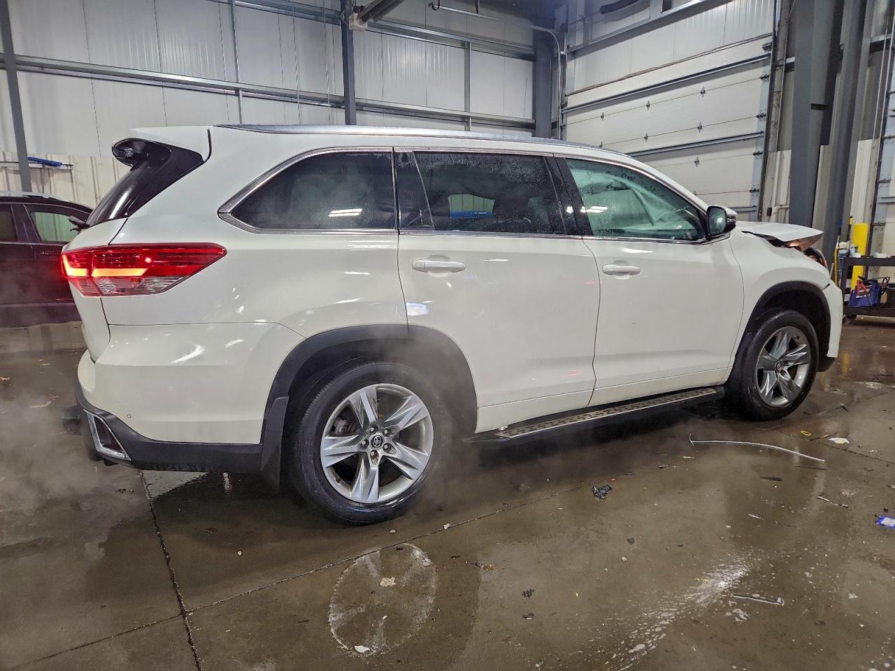 2017 TOYOTA HIGHLANDER LIMITED photo 5