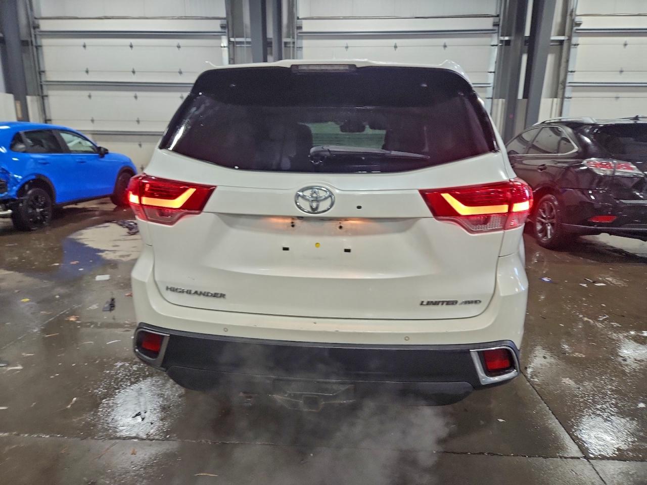 2017 TOYOTA HIGHLANDER LIMITED photo 11