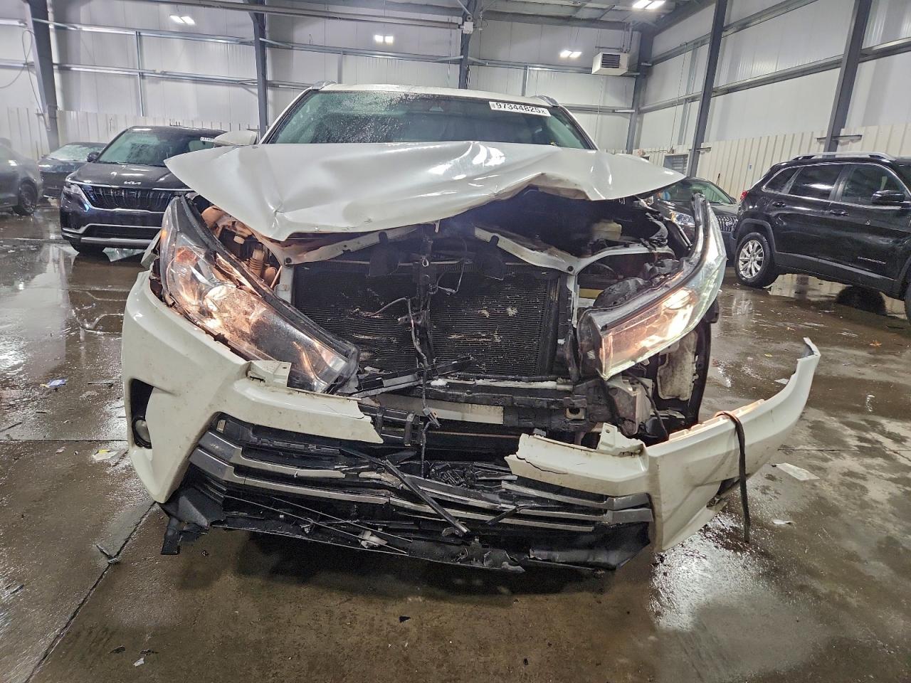 2017 TOYOTA HIGHLANDER LIMITED photo 9