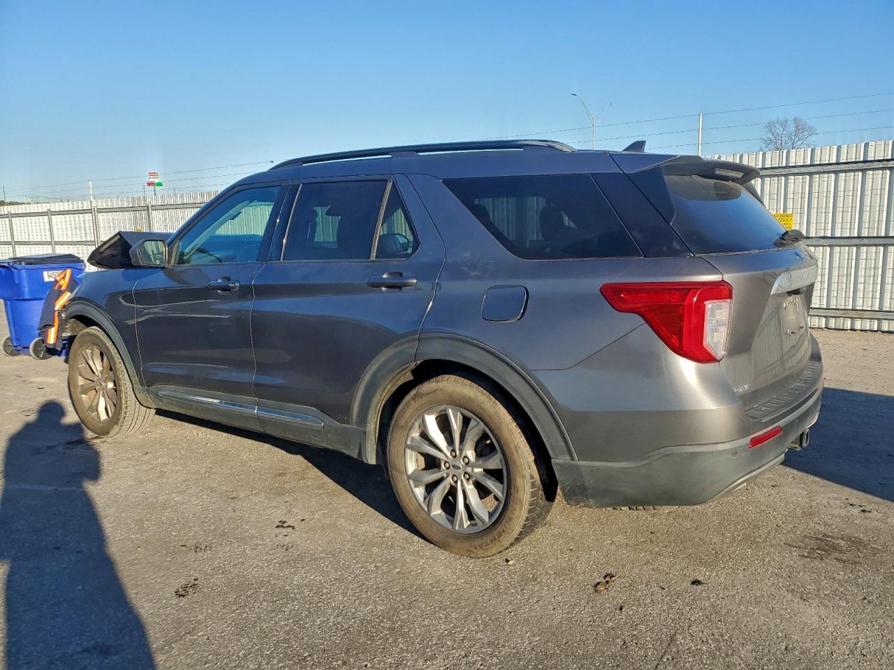 2021 FORD EXPLORER XLT photo 2