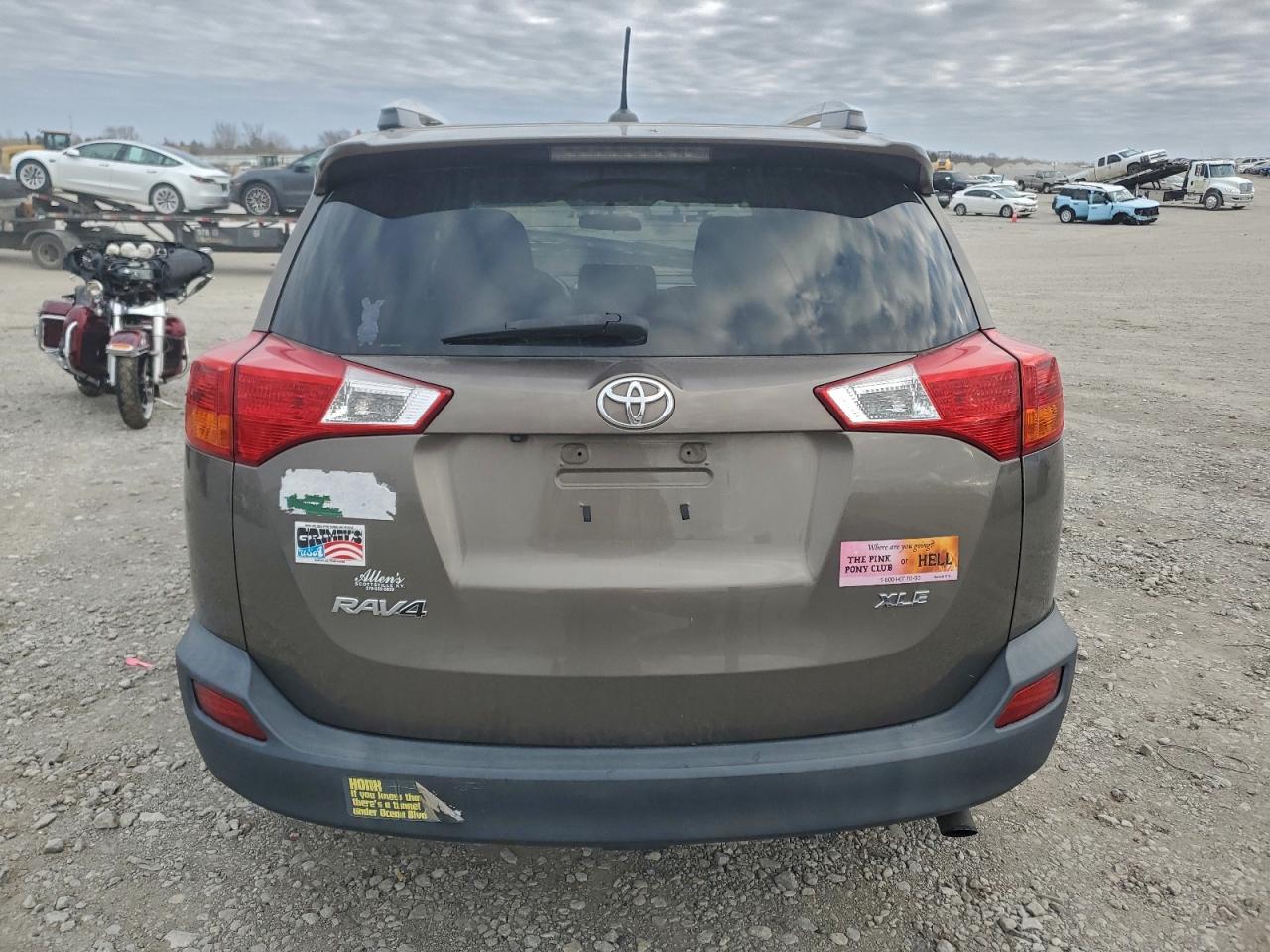 2014 TOYOTA RAV4 XLE photo 6