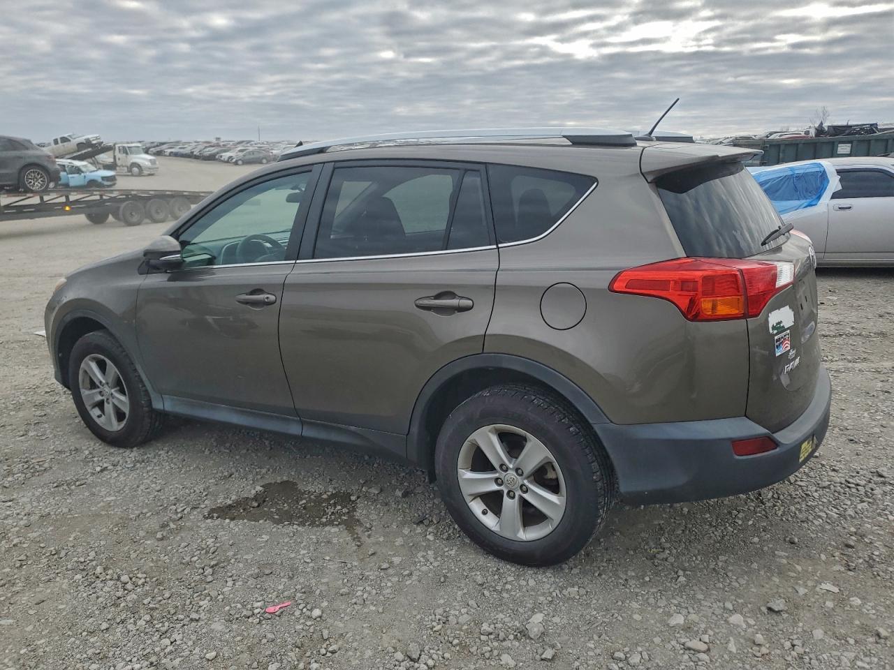 2014 TOYOTA RAV4 XLE photo 2