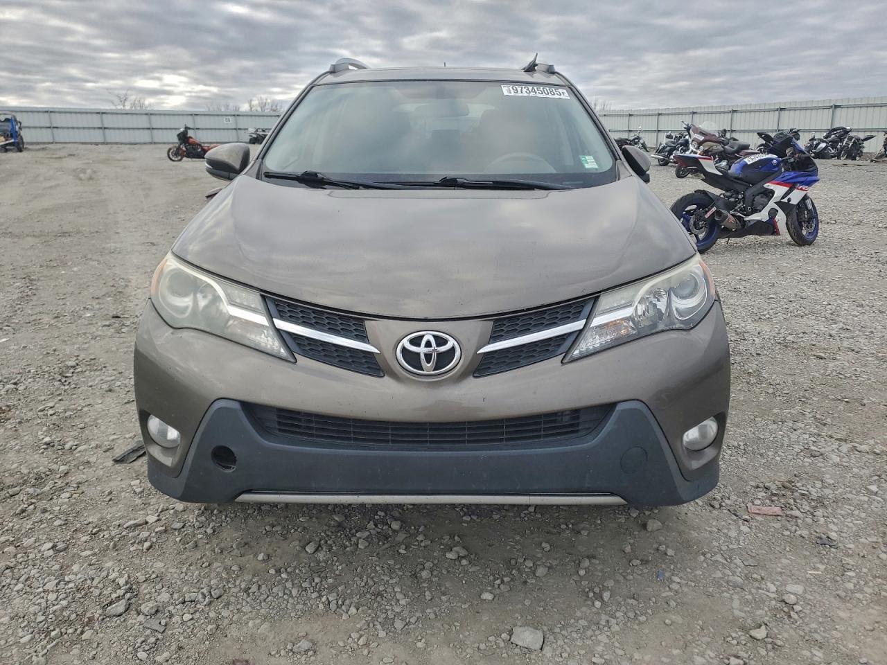 2014 TOYOTA RAV4 XLE photo 5