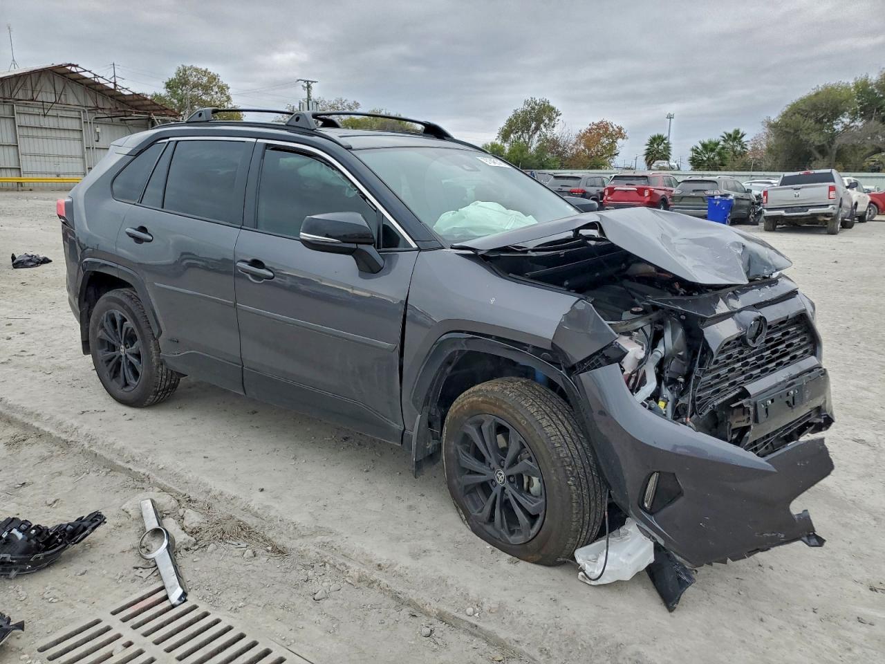 2024 TOYOTA RAV4 XSE photo 4