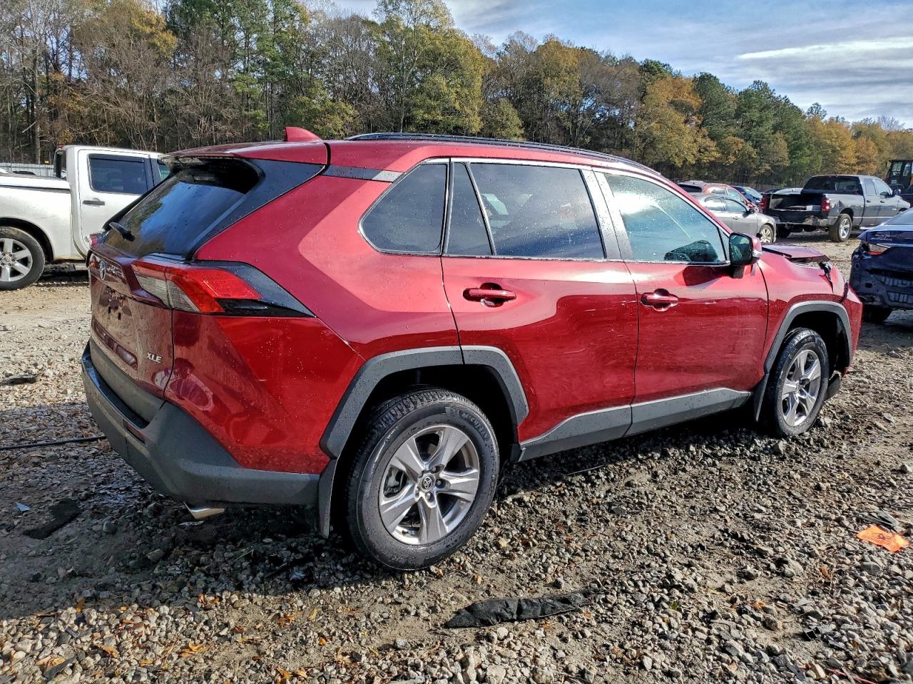 2025 TOYOTA RAV4 XLE photo 3
