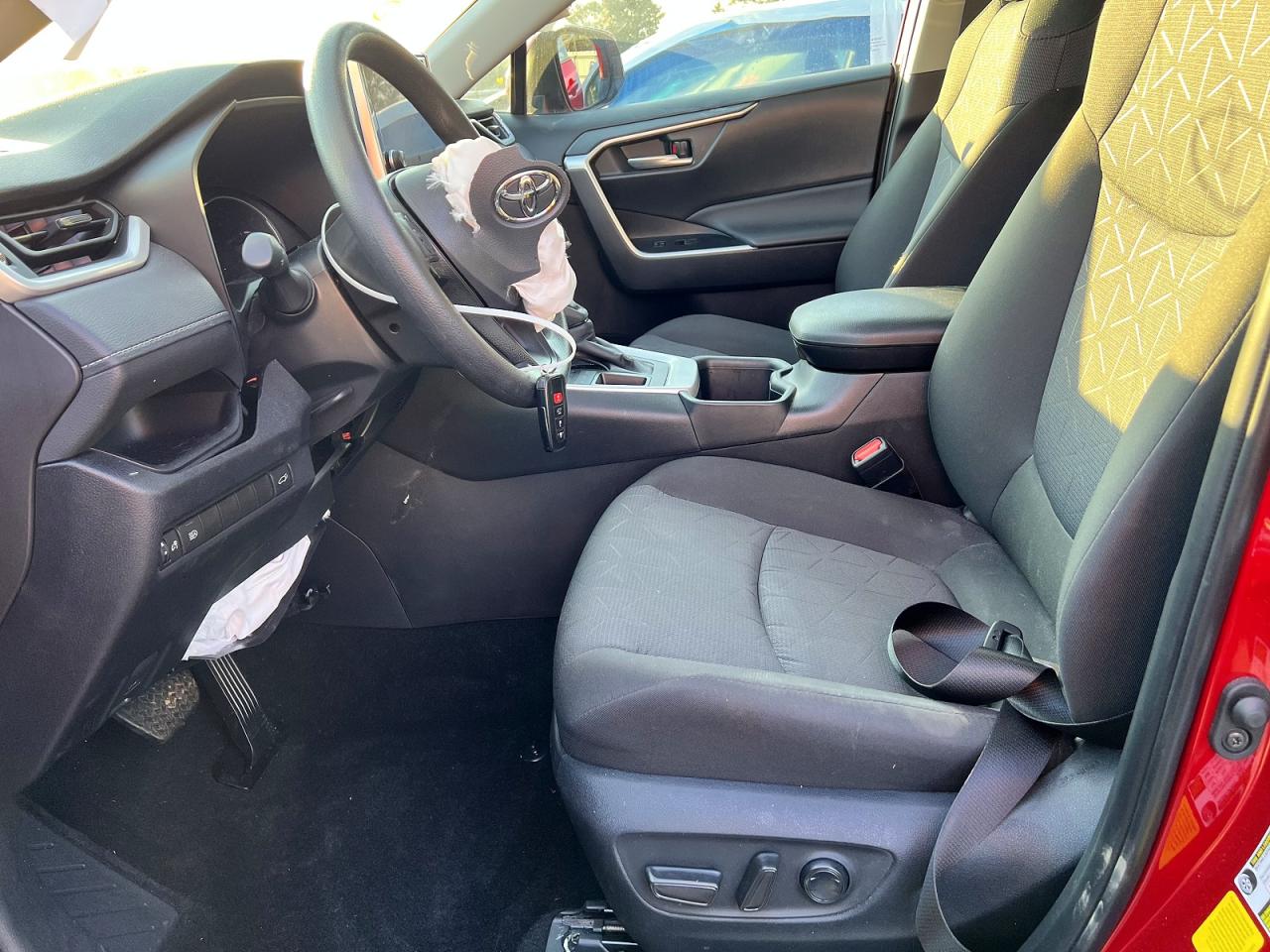 2025 TOYOTA RAV4 XLE photo 7