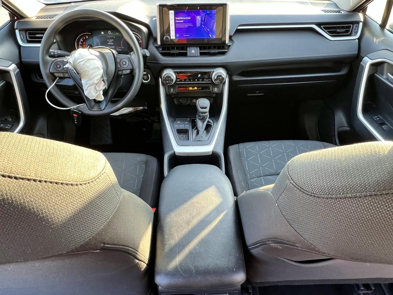 2025 TOYOTA RAV4 XLE photo 8