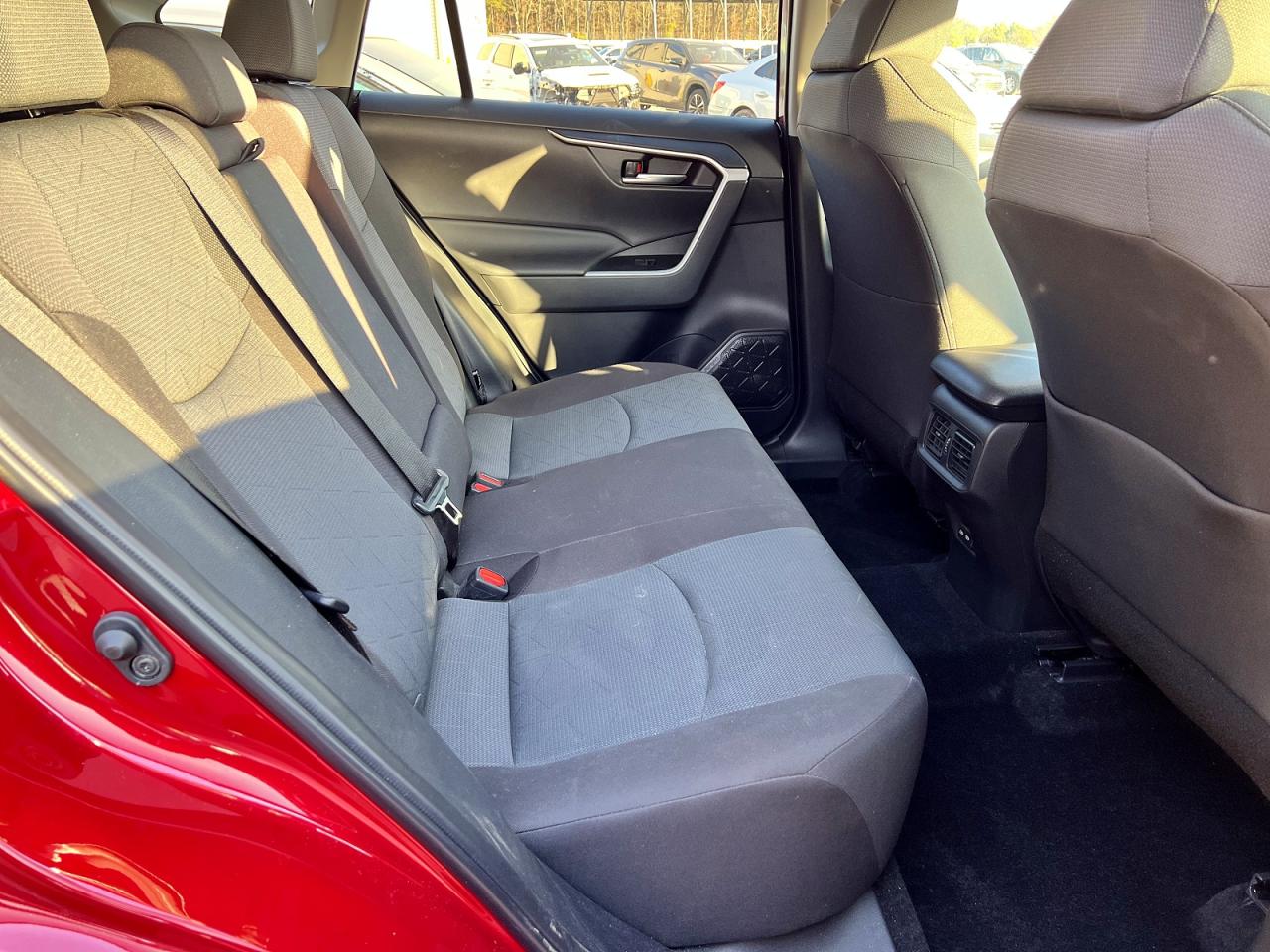 2025 TOYOTA RAV4 XLE photo 11