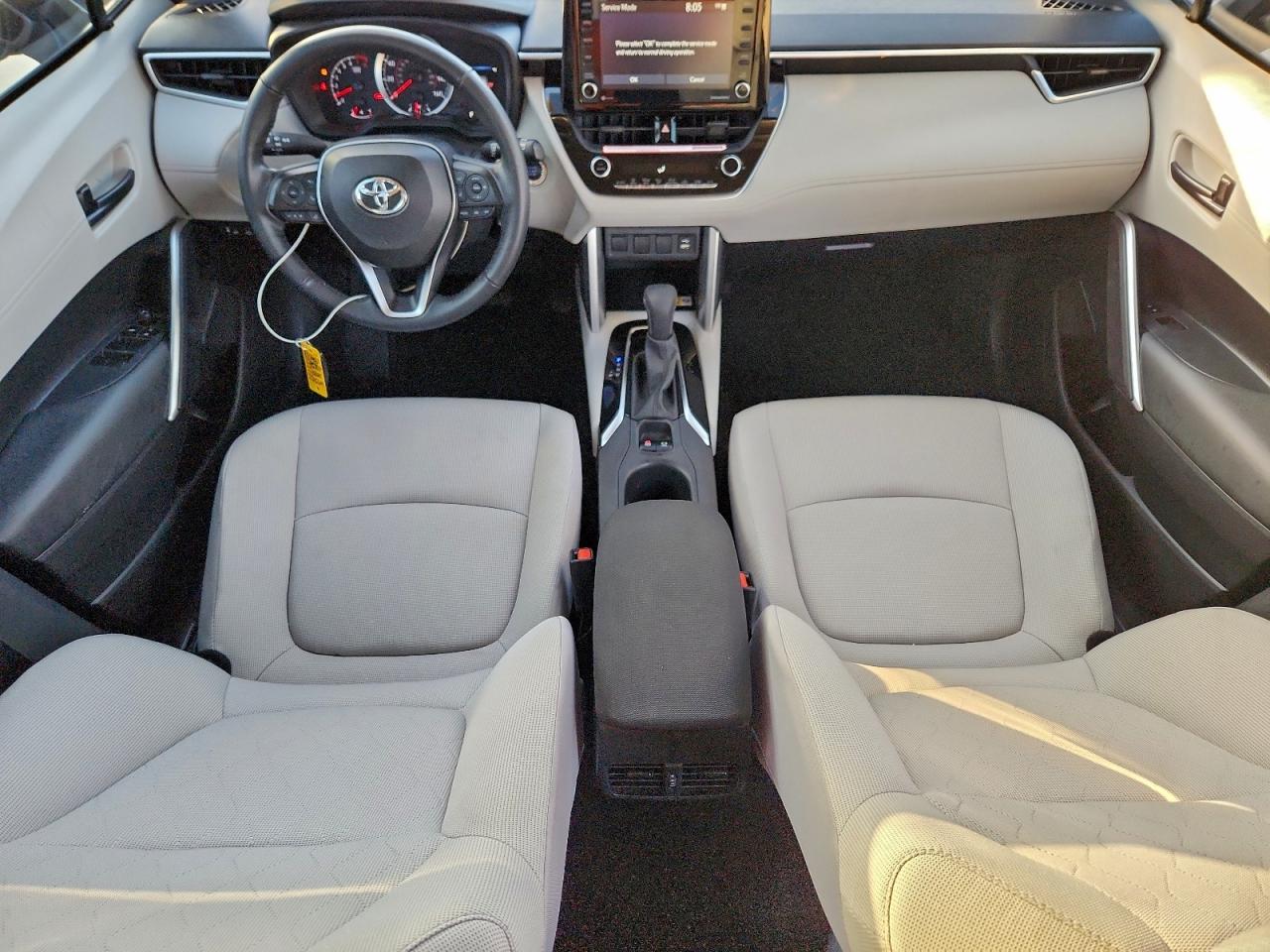 2022 TOYOTA COROLLA CROSS LE photo 8
