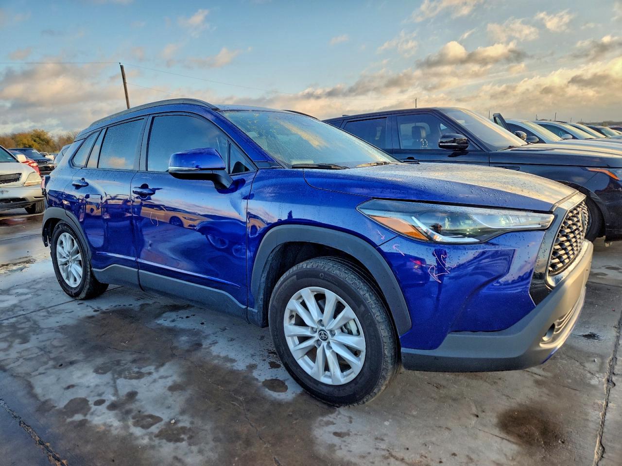 2022 TOYOTA COROLLA CROSS LE photo 4