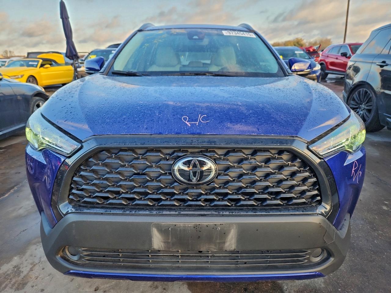 2022 TOYOTA COROLLA CROSS LE photo 5