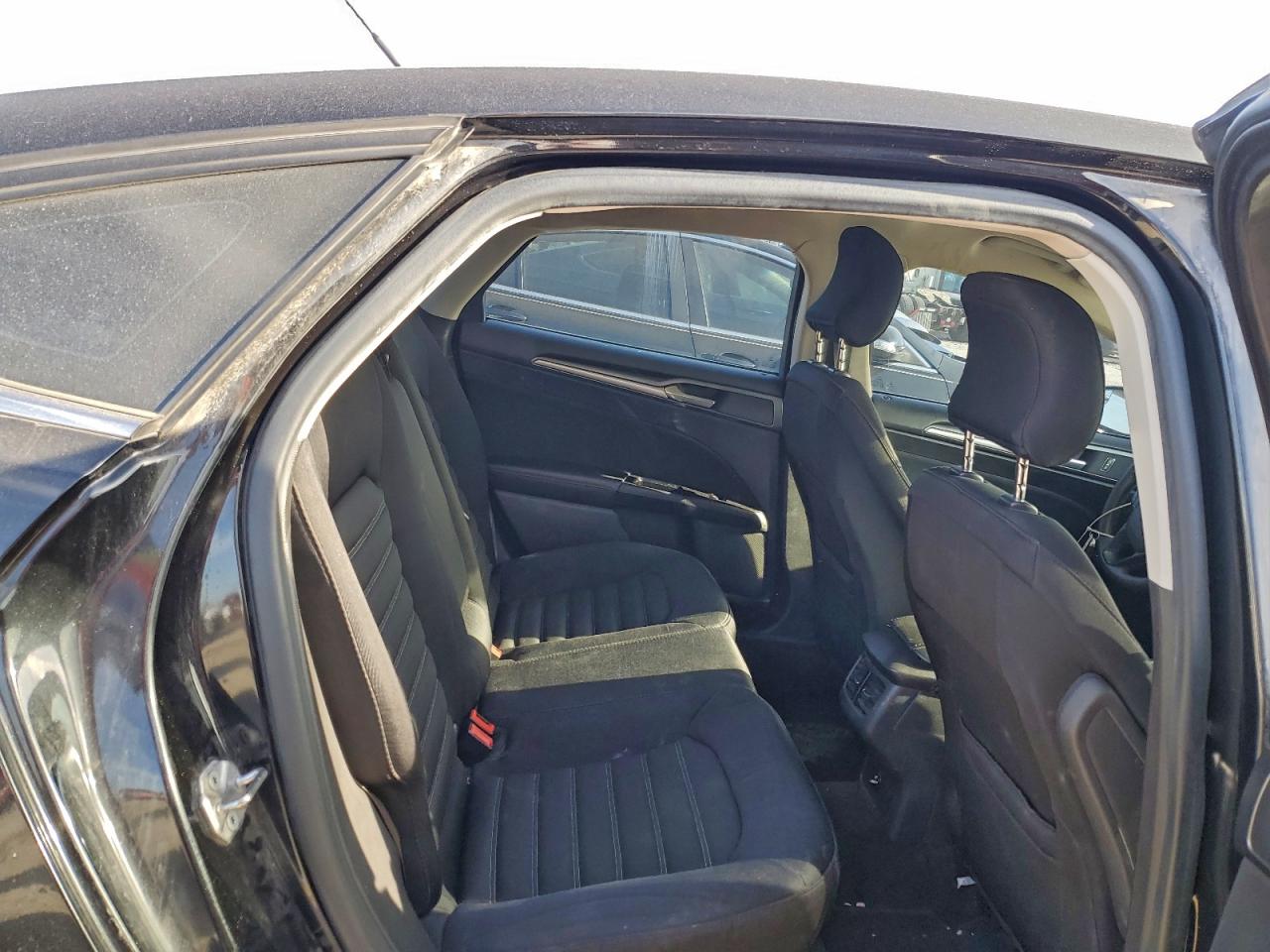 2015 FORD FUSION SE photo 19