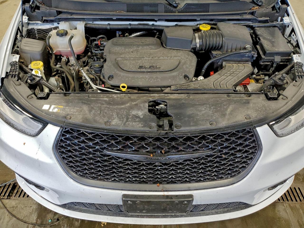 2023 CHRYSLER PACIFICA TOURING L photo 12
