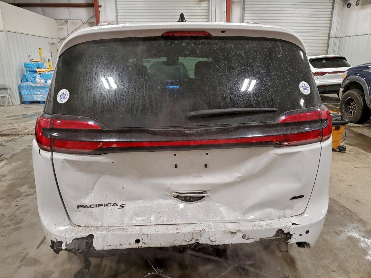 2023 CHRYSLER PACIFICA TOURING L photo 6