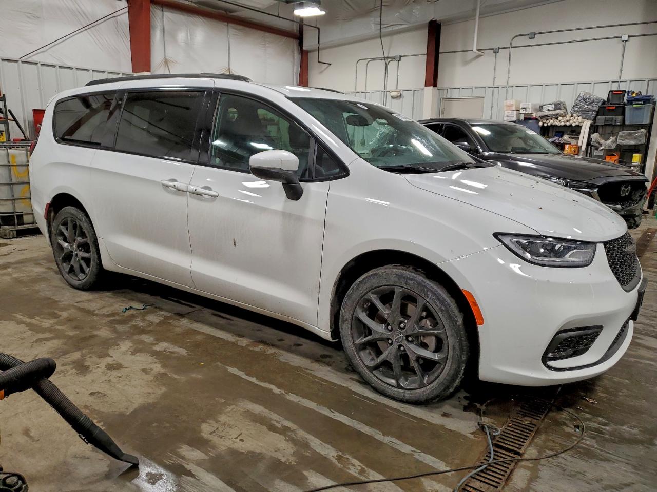 2023 CHRYSLER PACIFICA TOURING L photo 4