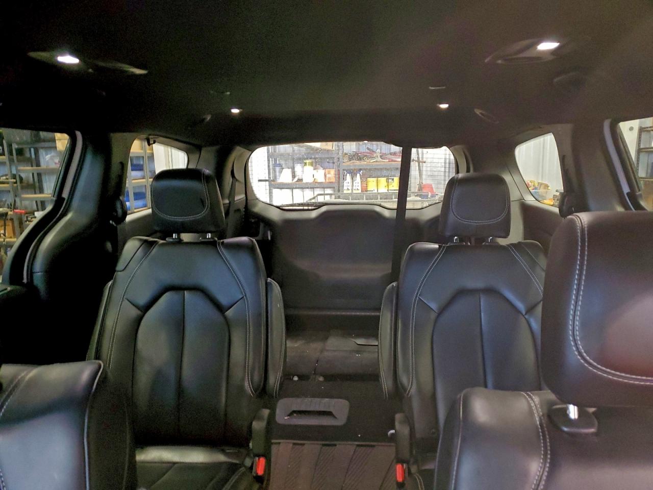 2023 CHRYSLER PACIFICA TOURING L photo 10