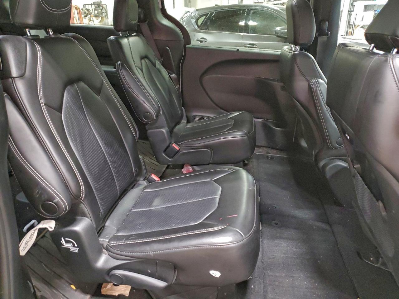 2023 CHRYSLER PACIFICA TOURING L photo 11
