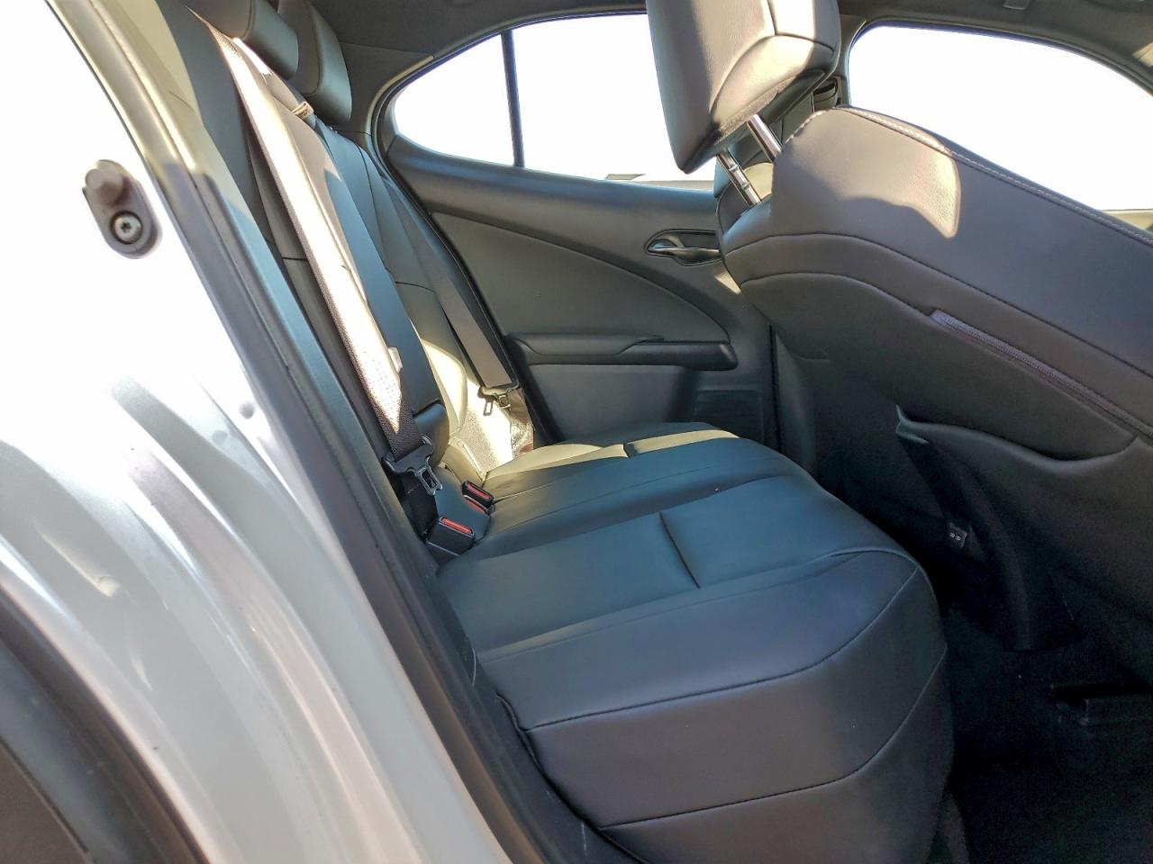 2021 LEXUS UX 200 photo 10
