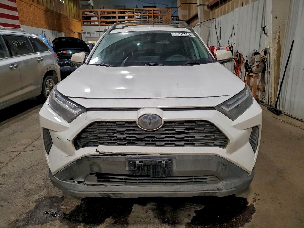 2022 TOYOTA RAV4 XLE photo 13