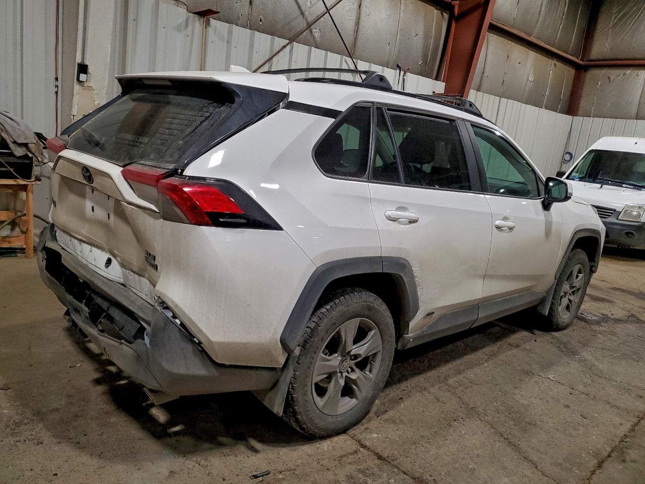 2022 TOYOTA RAV4 XLE photo 7