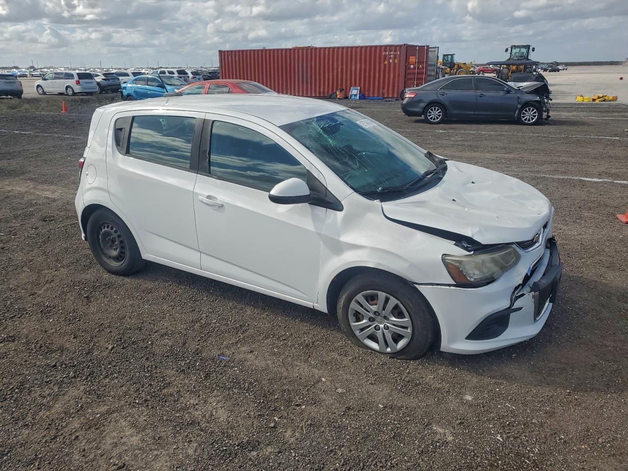 2017 CHEVROLET SONIC photo 4