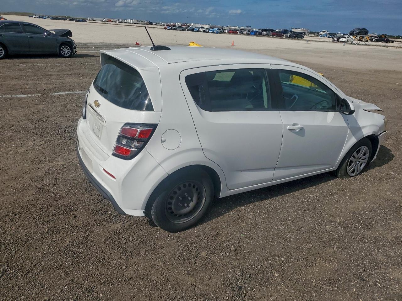 2017 CHEVROLET SONIC photo 3
