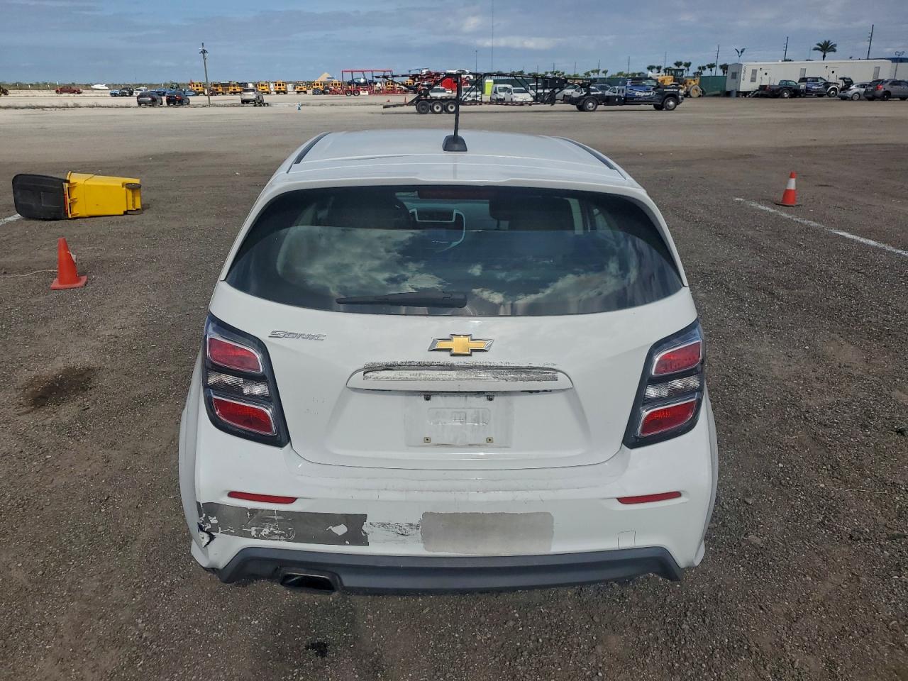 2017 CHEVROLET SONIC photo 6