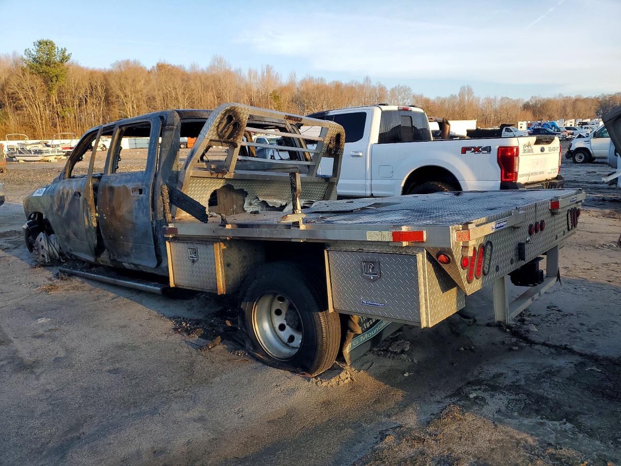 2018 RAM 3500 SLT CREW CAB 4W photo 2