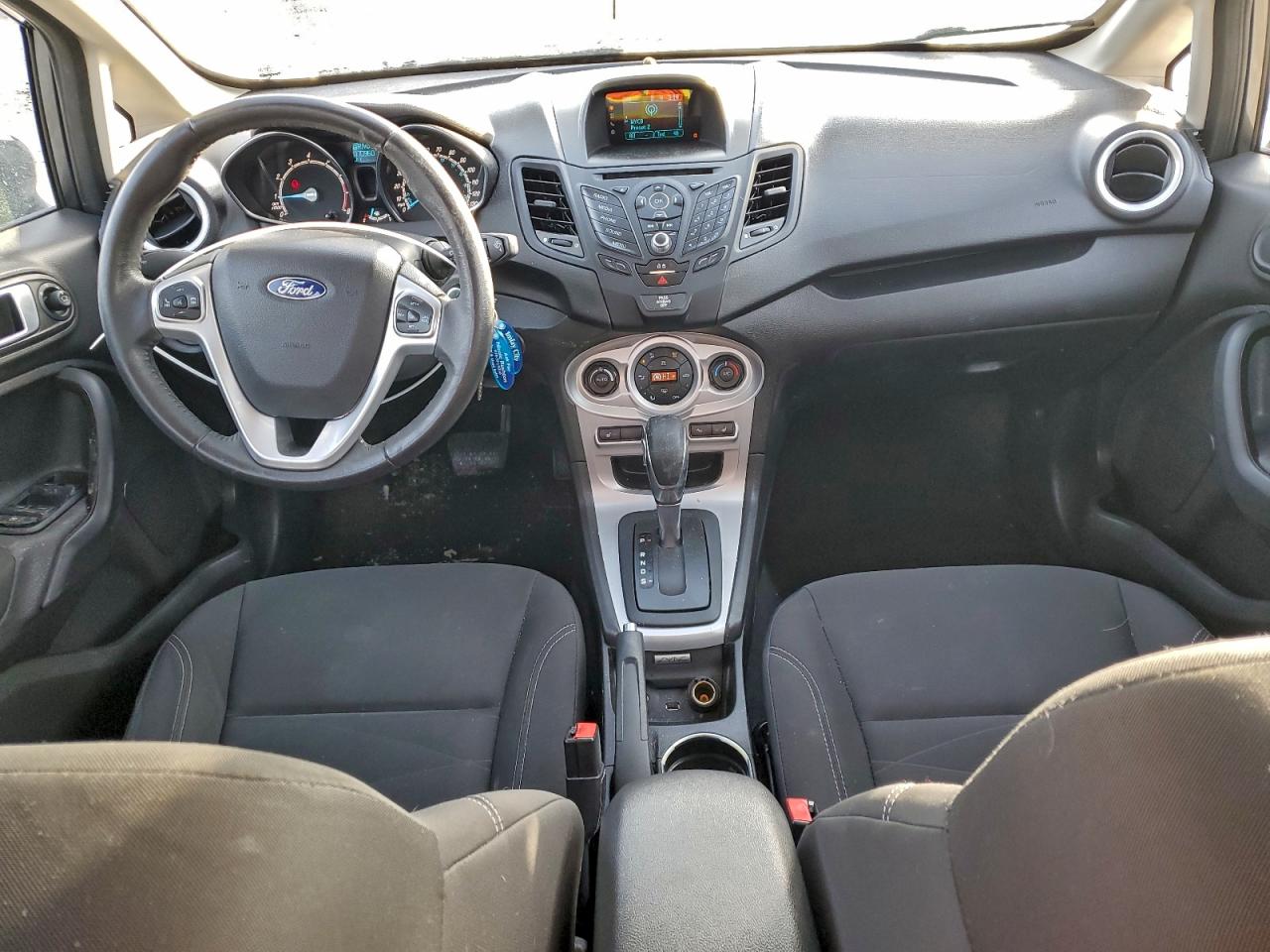 2016 FORD FIESTA SE photo 8
