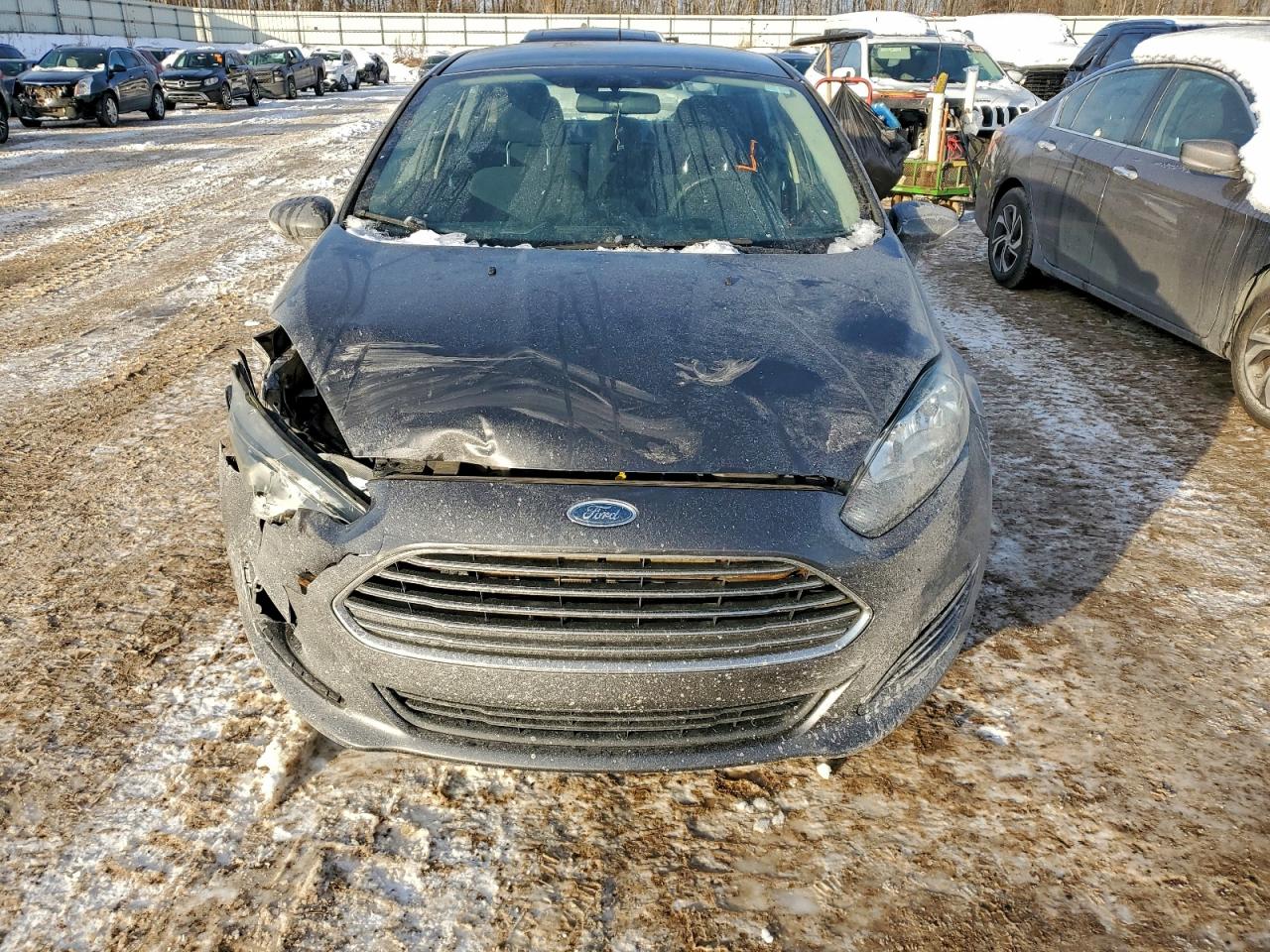2016 FORD FIESTA SE photo 5