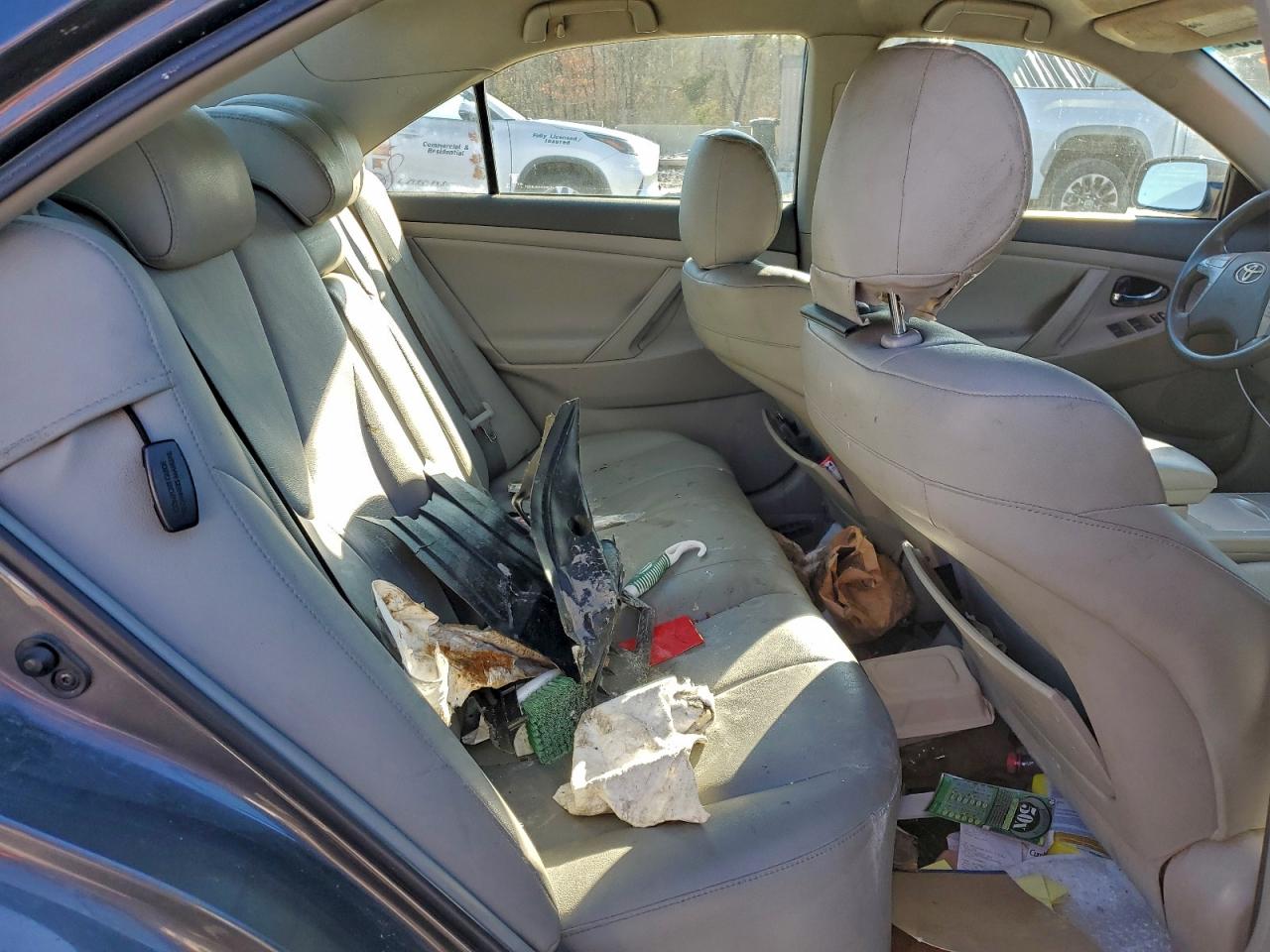 2011 TOYOTA CAMRY BASE photo 19