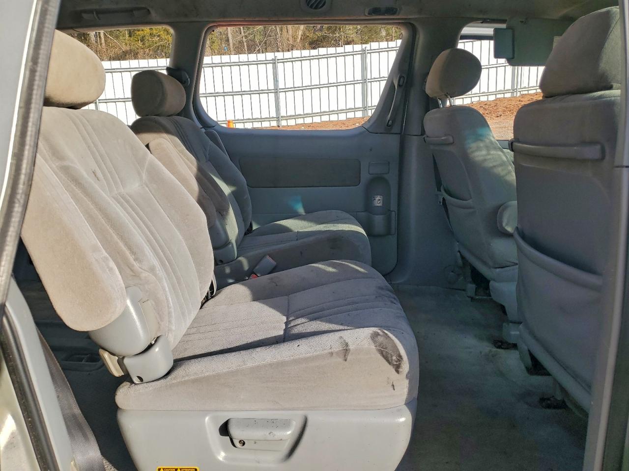 2003 TOYOTA SIENNA LE photo 19