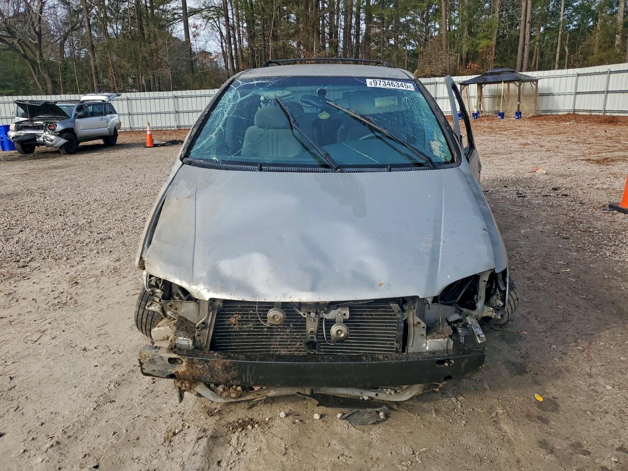 2003 TOYOTA SIENNA LE photo 9