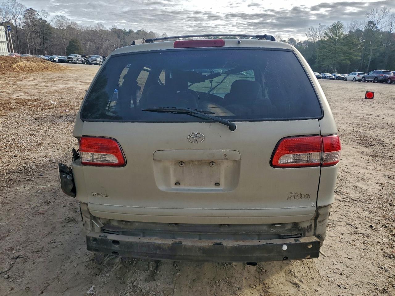 2003 TOYOTA SIENNA LE photo 11