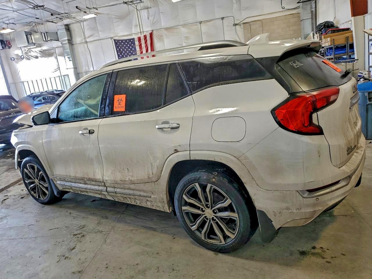2019 GMC TERRAIN DENALI photo 3