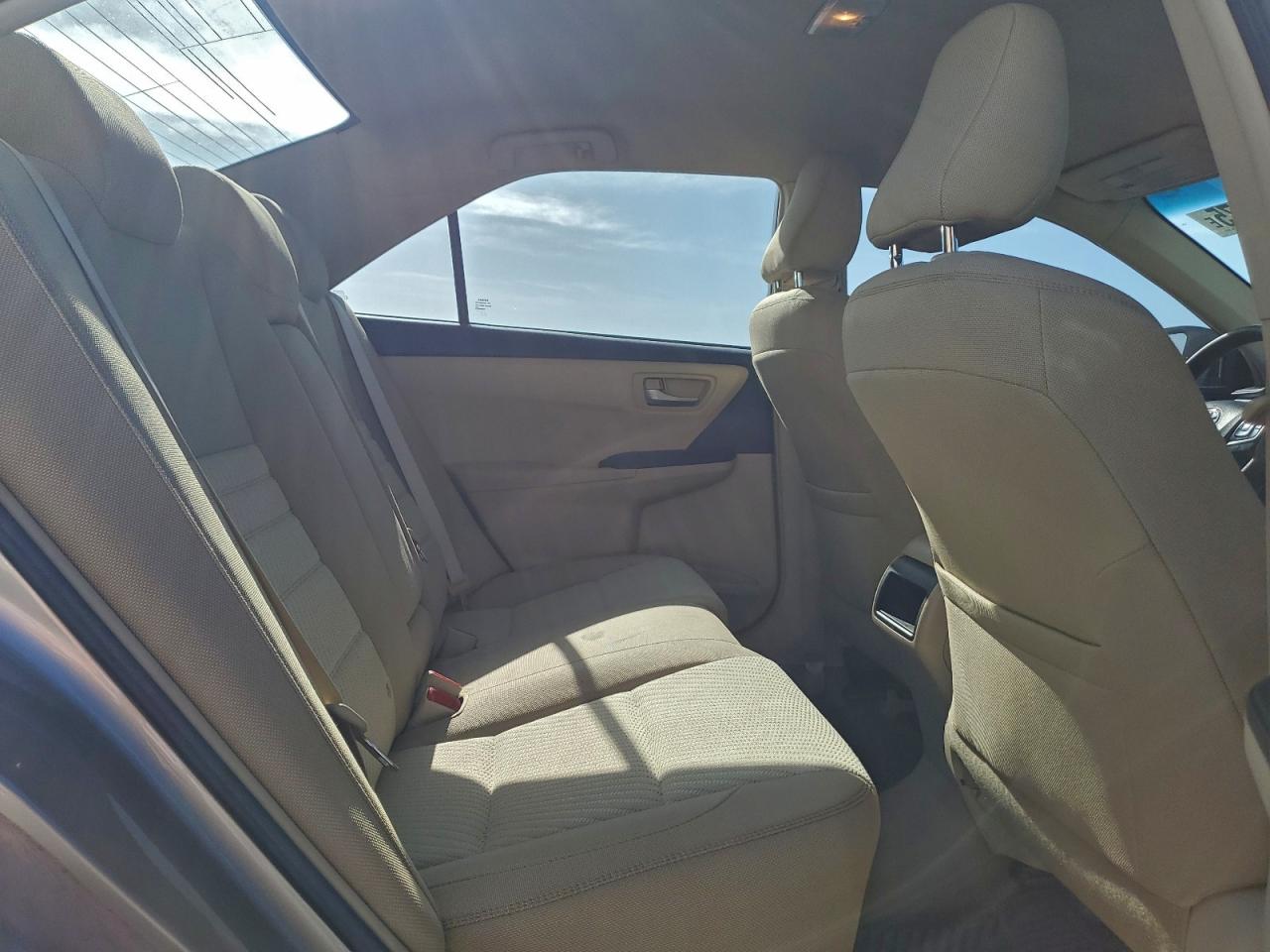 2016 TOYOTA CAMRY LE photo 10
