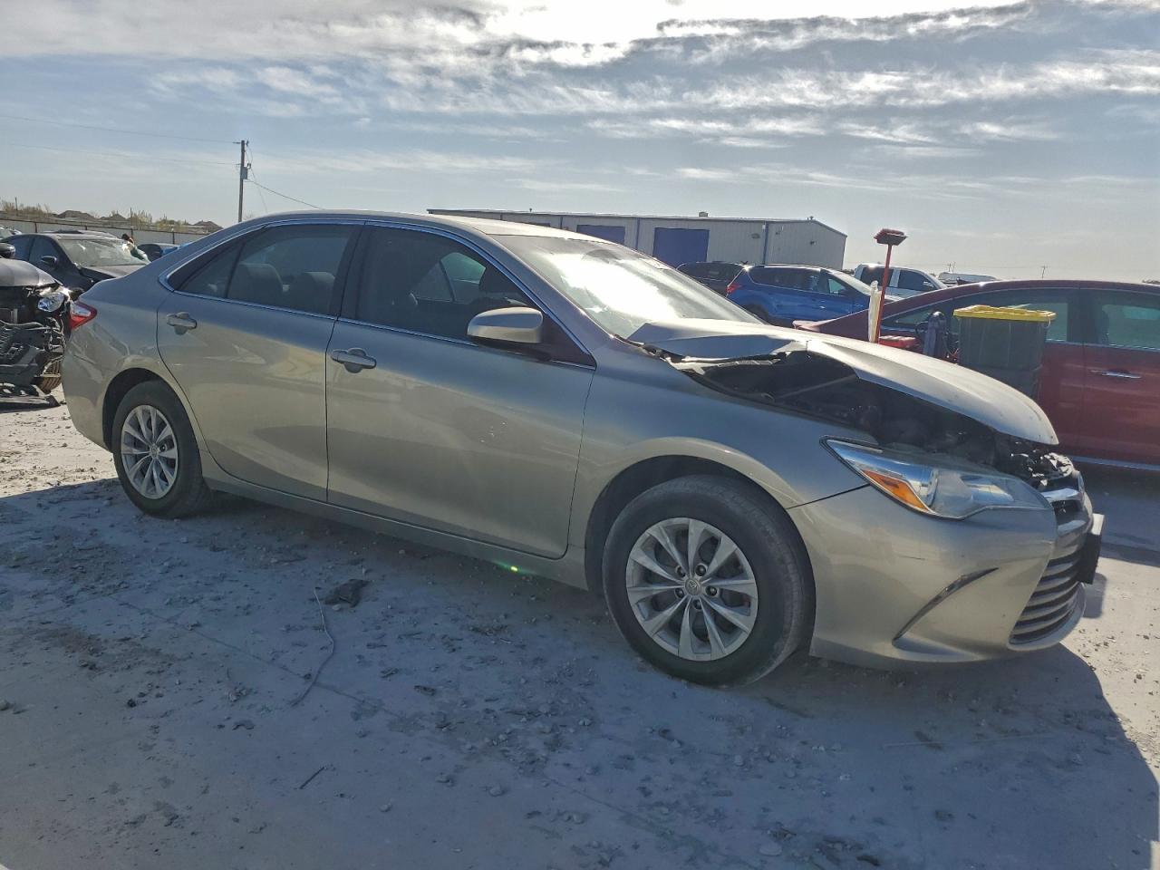 2016 TOYOTA CAMRY LE photo 4