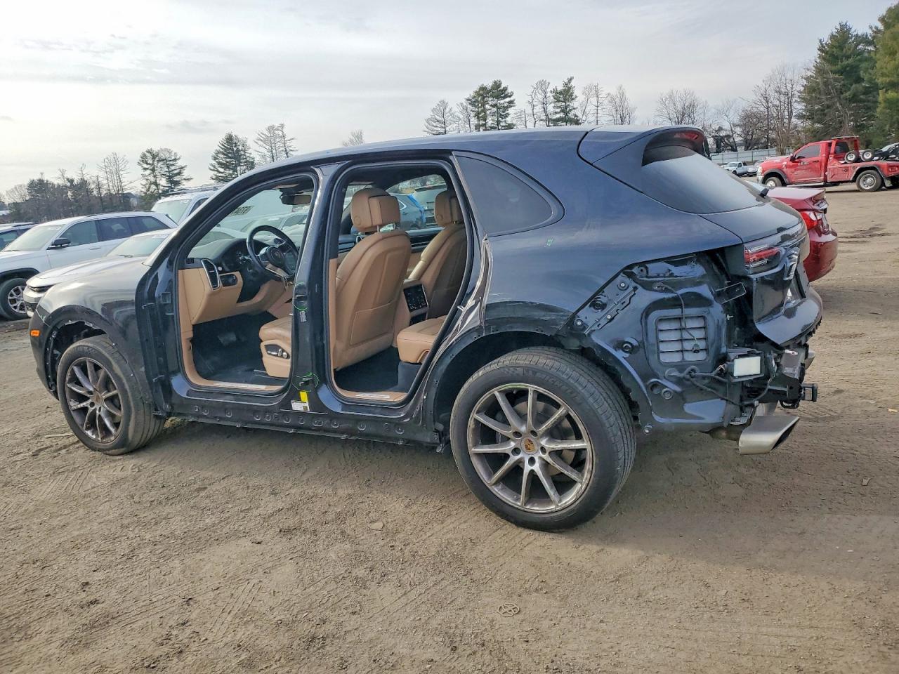 2019 PORSCHE CAYENNE photo 3