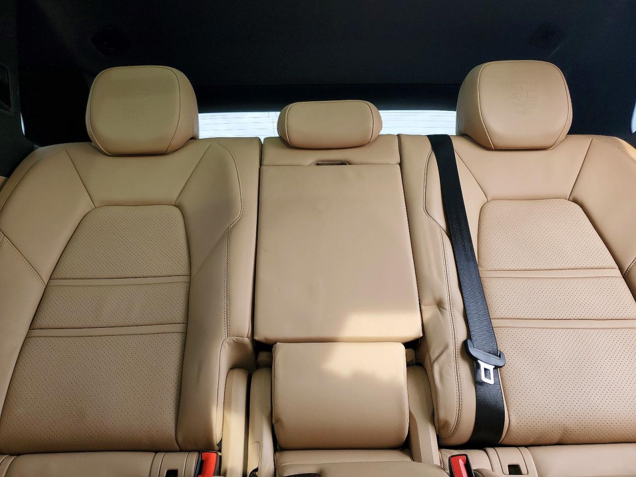 2019 PORSCHE CAYENNE photo 19