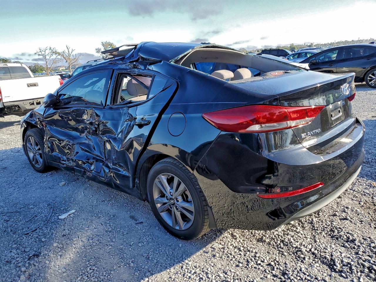 2018 HYUNDAI ELANTRA SEL photo 2
