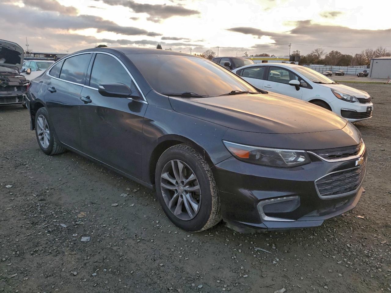 2017 CHEVROLET MALIBU LT photo 4