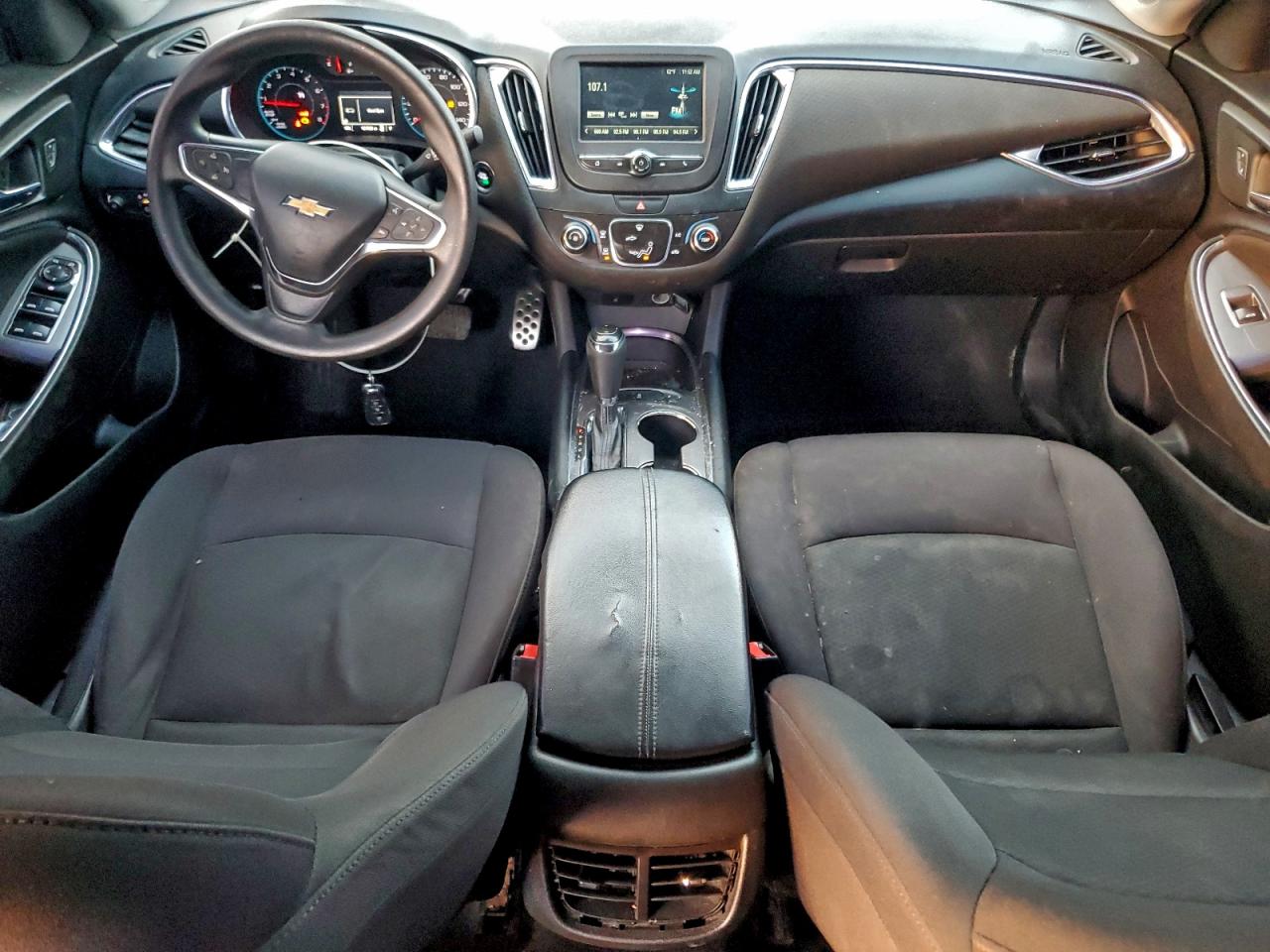 2017 CHEVROLET MALIBU LT photo 8