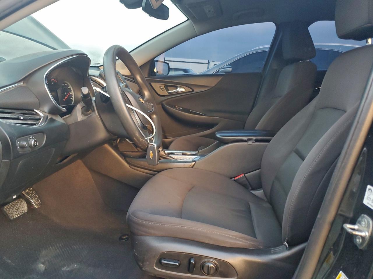 2017 CHEVROLET MALIBU LT photo 7